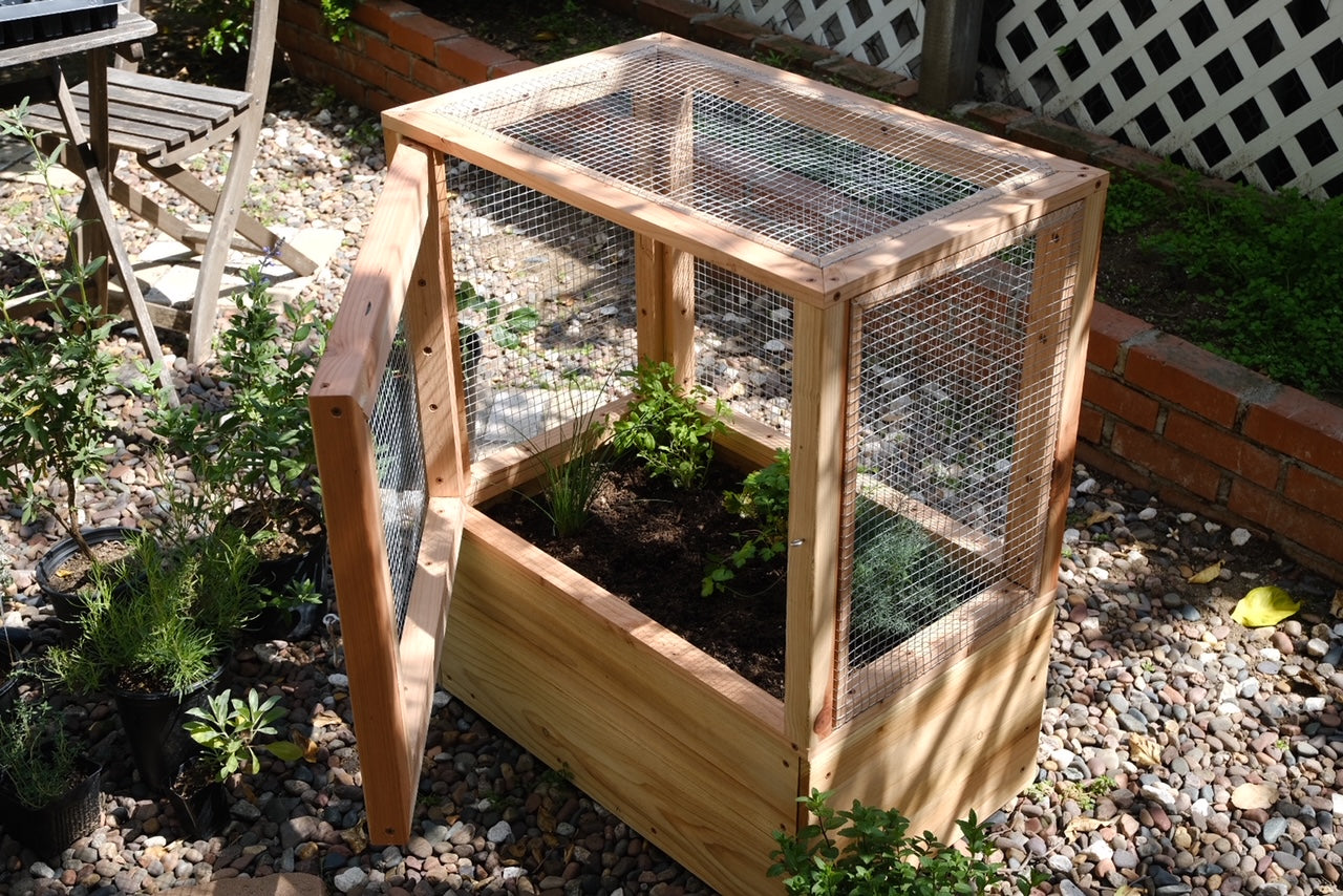 PRIMARY MEDITERRANEAN HERB PLANTER